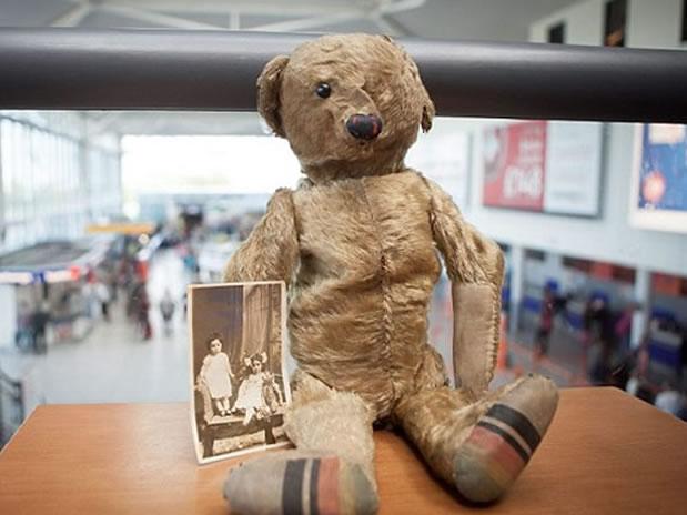 aeropuerto busca dueño oso peluche 100 años