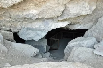 Lovelock: a caverna que teria sido lar de seres gigantes ruivos e canibais